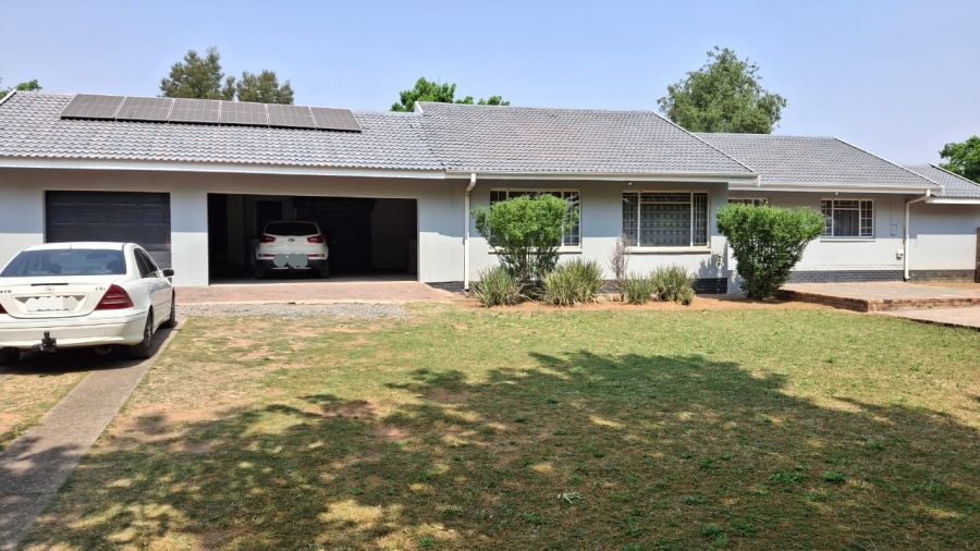 3 Bedroom Property for Sale in Roodia Free State